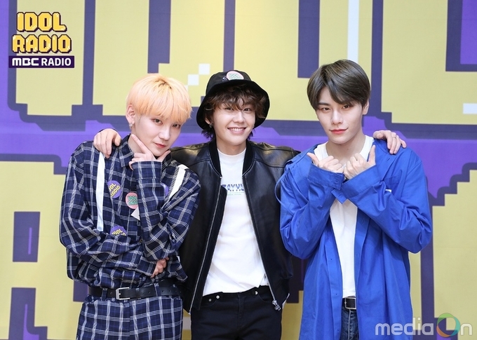 아이돌 라디오, JBJ95, 미니 콘서트급 무대 선사… 라디오 출연 최초 라이브까지