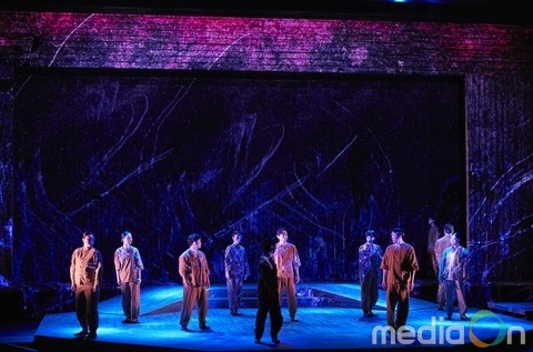 연극 ‘잃어버린 마을’ 앵콜공연, 4월 27일 대학로 아르코 예술극장 대극장에서 성황리에 개막